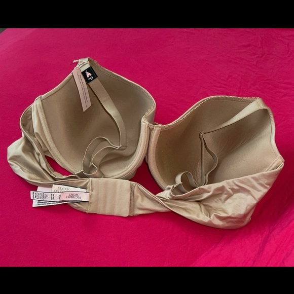 NWT Victoria’s Secret Body by Victoria Lightly Lined Full Coverage Bra 44D - Picture 3 of 7